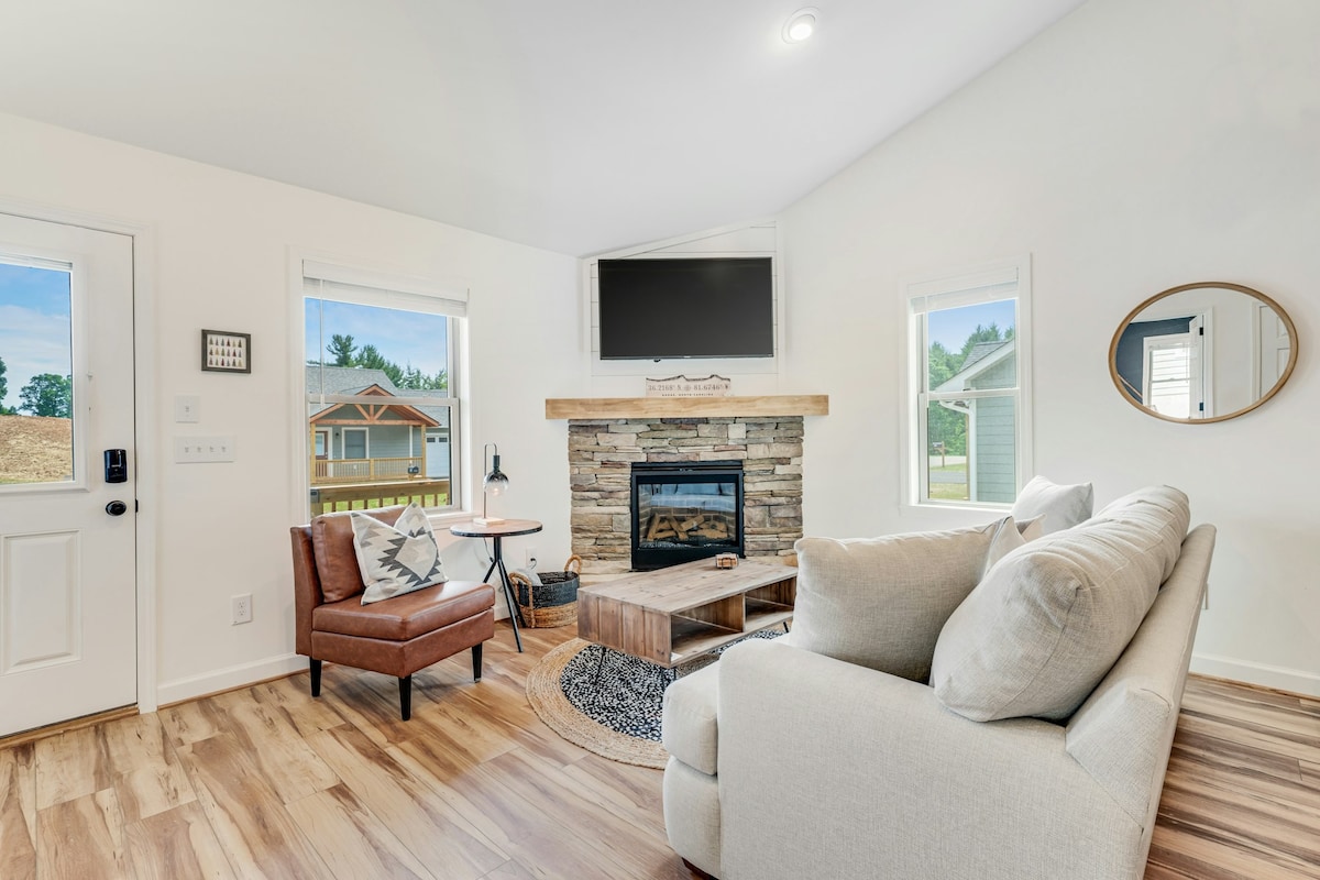 2BR Mountainview | Fireplace | Deck | W/D