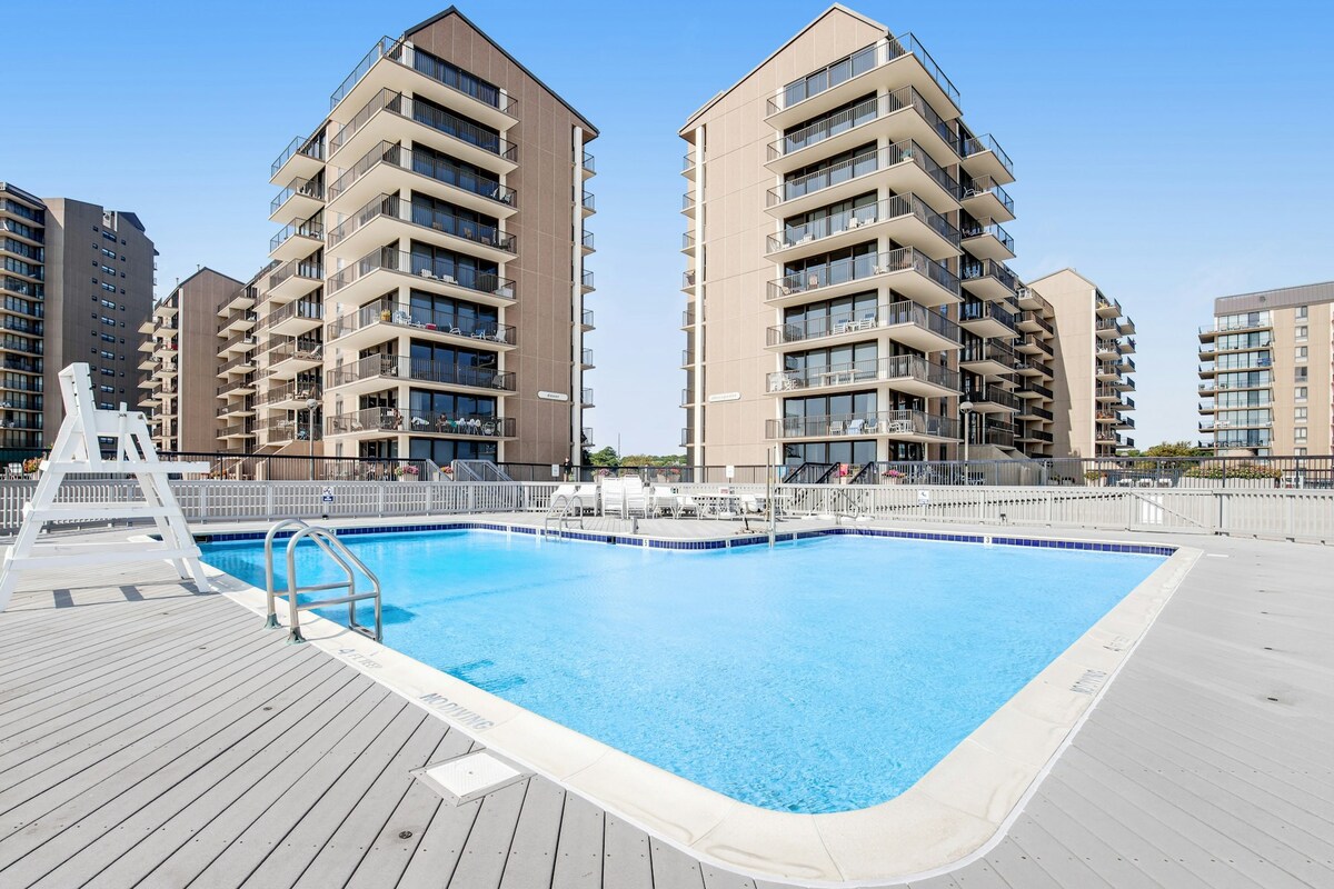 2BR Oceanfront 6th-Floor | Balcony | Pool
