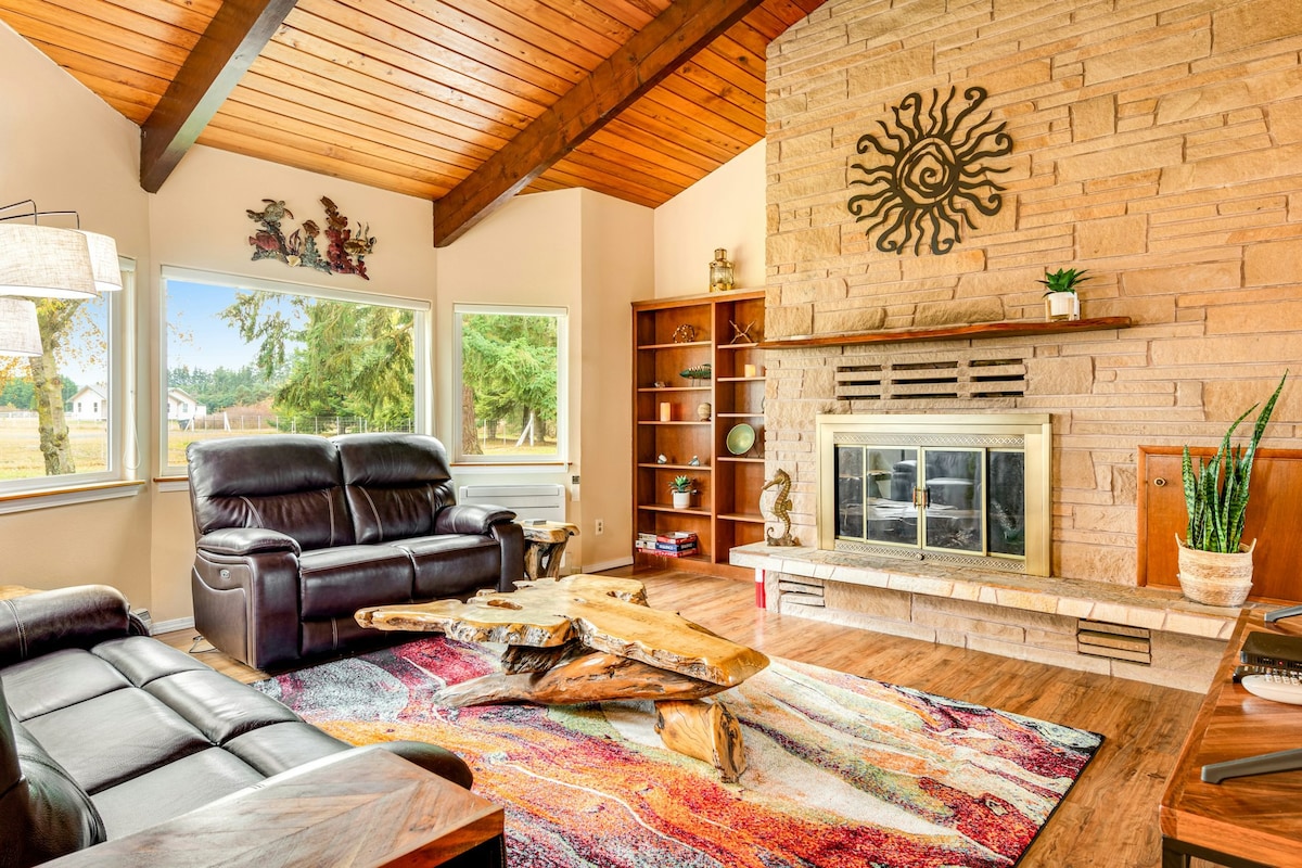 Spectacular 3BR Oceanview | Fireplace