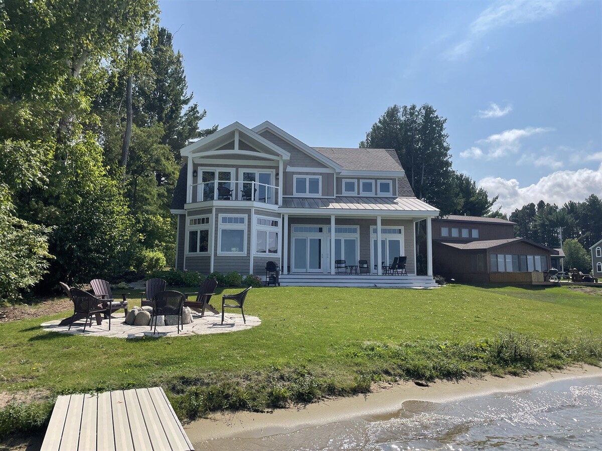 4678 on Glen Lake - 2 Luxury Cottages