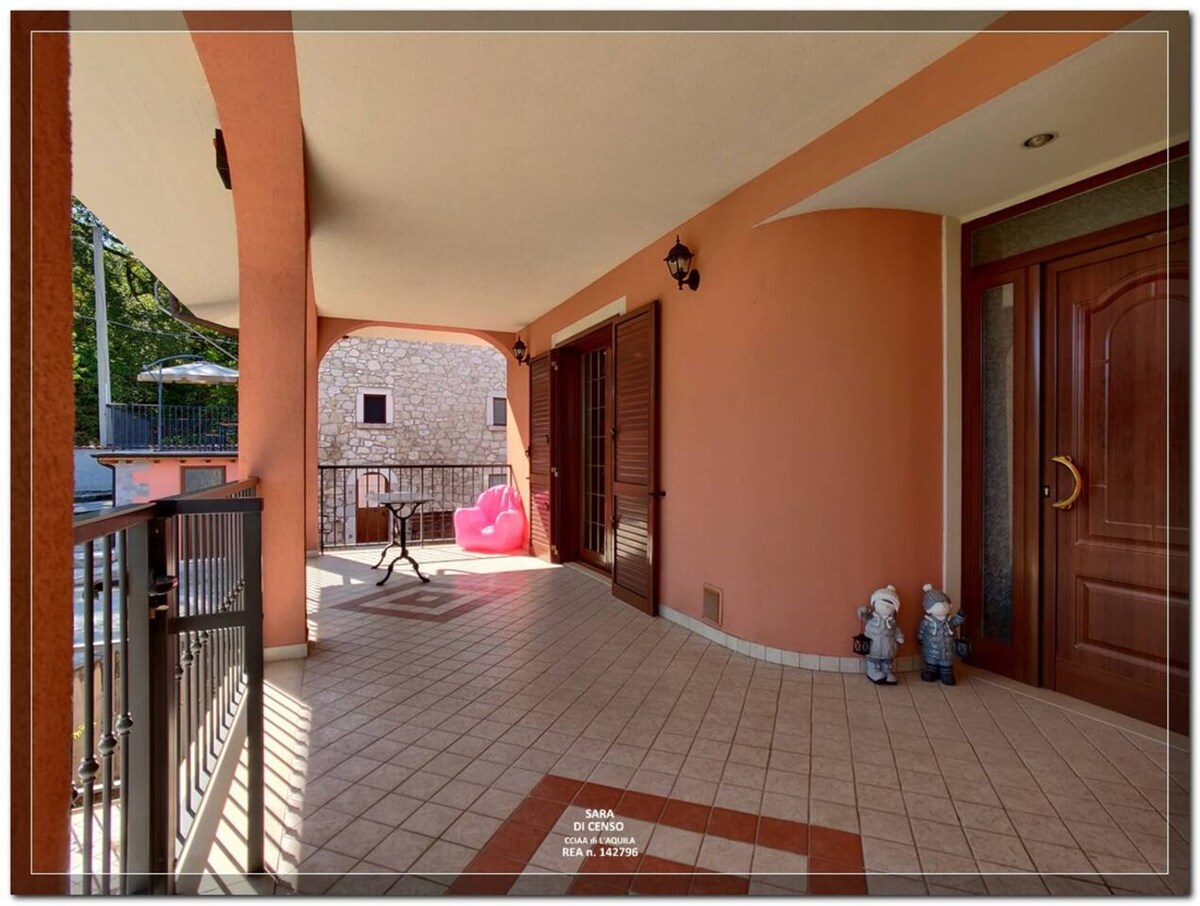 House for 8 ppl. with swimming-pool at Abbateggio