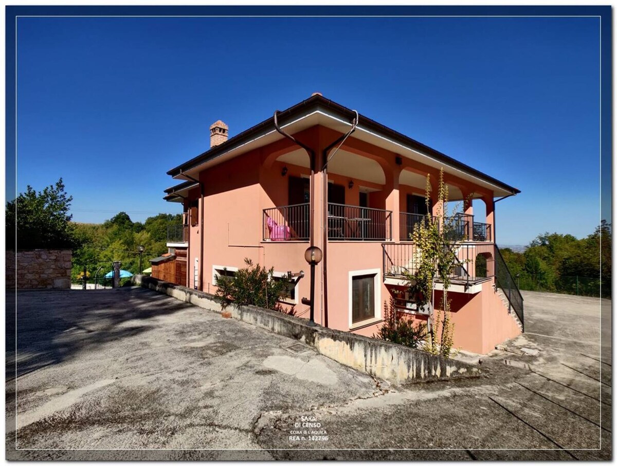House for 8 ppl. with swimming-pool at Abbateggio