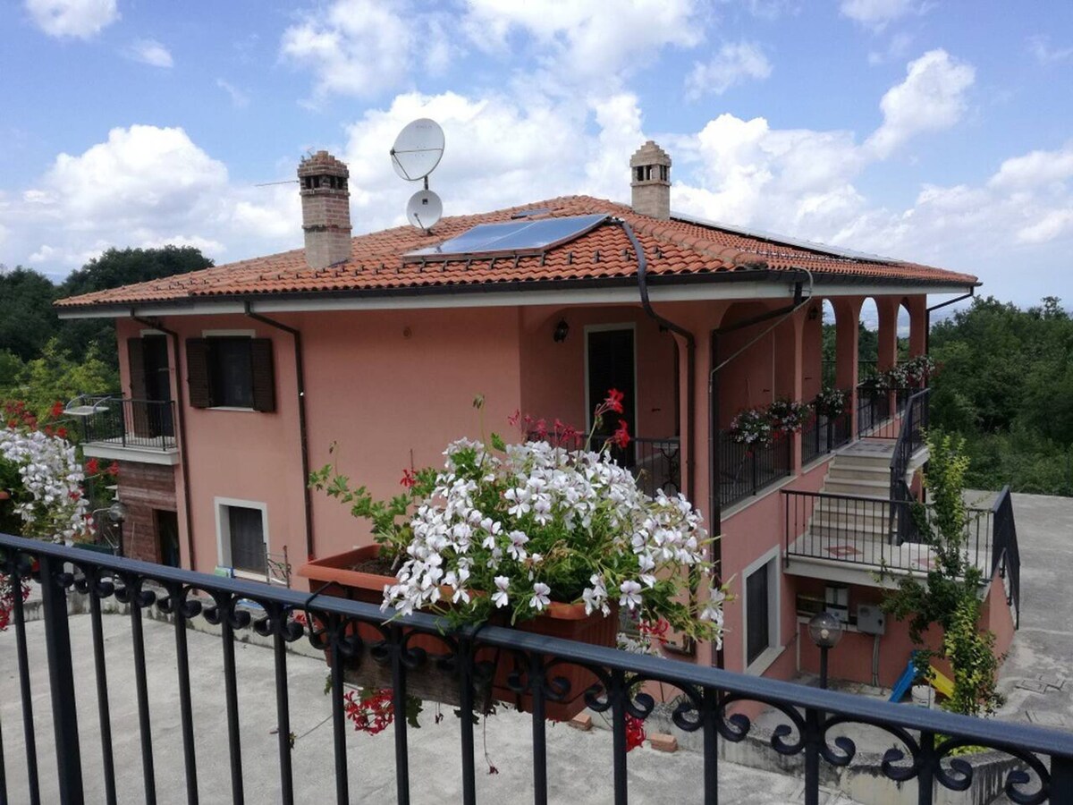 House for 8 ppl. with swimming-pool at Abbateggio