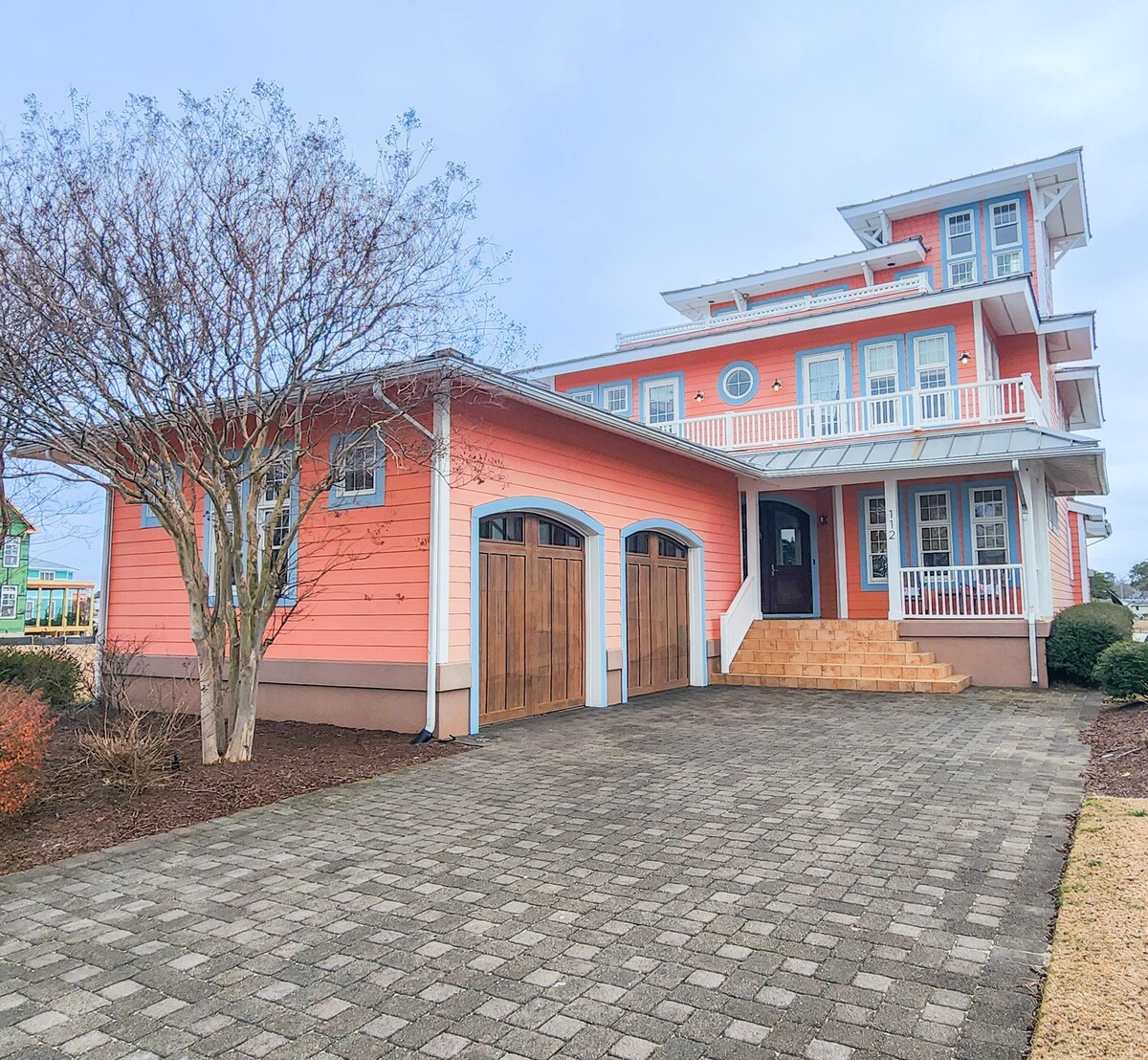 Gorgeous 5 Bedroom, 3 Bath Waterfront Home!