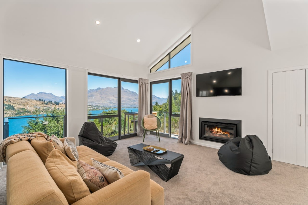 Mesmerising lake views- 3 bedroom home, Frankton