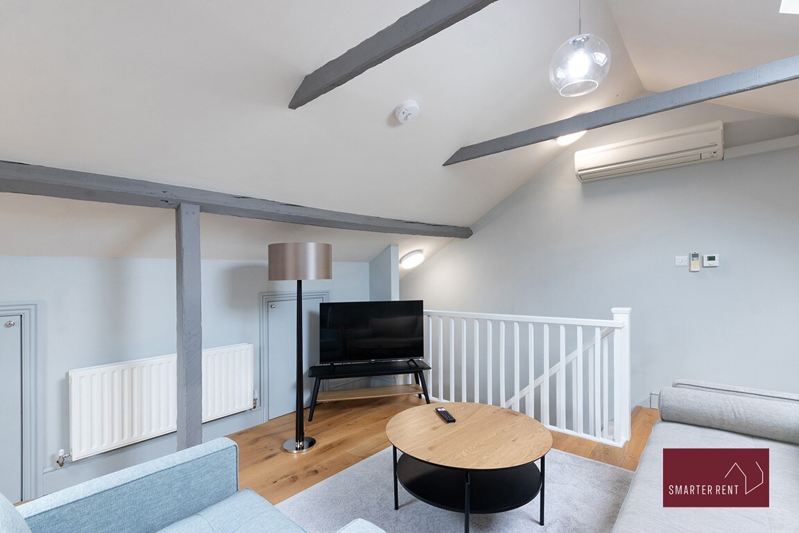 Weybridge - Refurbished Two Bedroom House