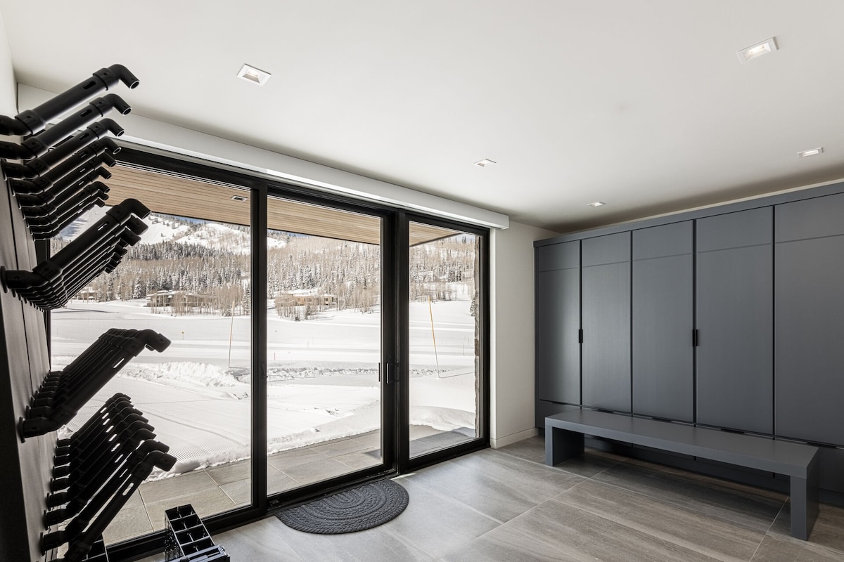 Ultimate Luxury Ski-In/Ski-Out - Colony 264