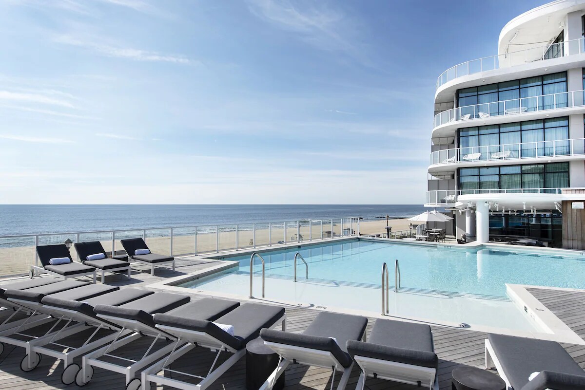 Oceanside Elegance:Heated Pool & Luxe Spa, 2 Units