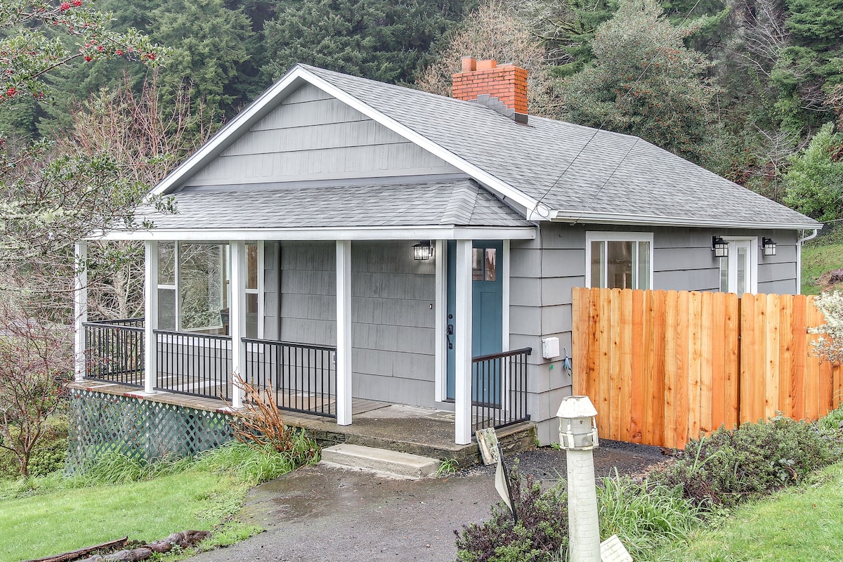 Welcoming Gardiner Home Near Oregon Dunes Rec Area