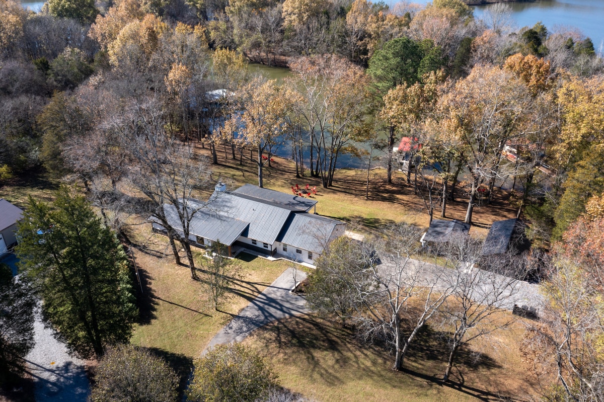 Urban Rustic Lakeside Retreat with Dock  Sleeps 20