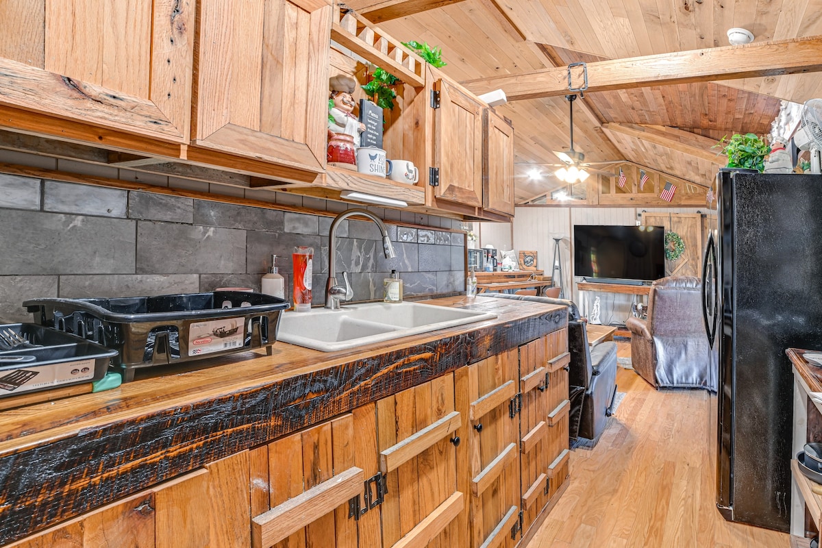 Kentucky Countryside Cabin Near Fort Campbell