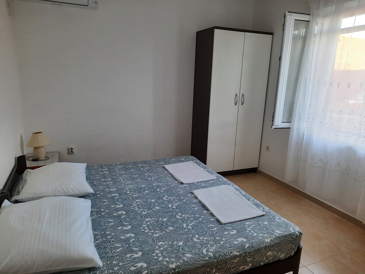 A-21647-b Two bedroom apartment near beach Luka