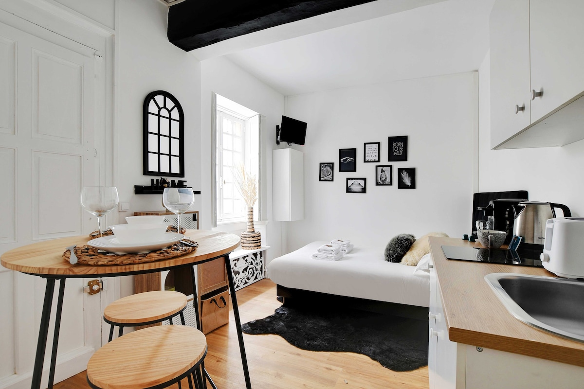 Perfect studio for quick access to the Sorbonne!