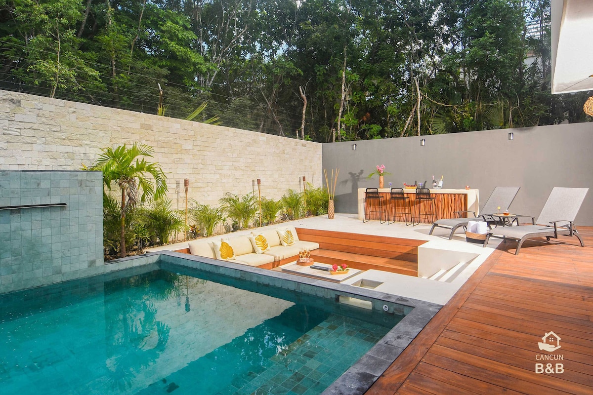 NEW! Jaguar Villa, Private Pool and Outdoor Lounge