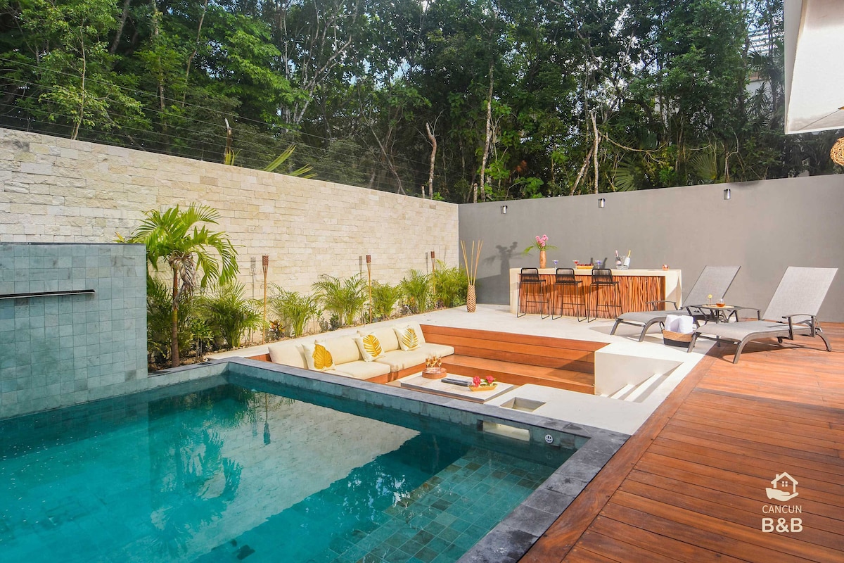 NEW! Jaguar Villa, Private Pool and Outdoor Lounge