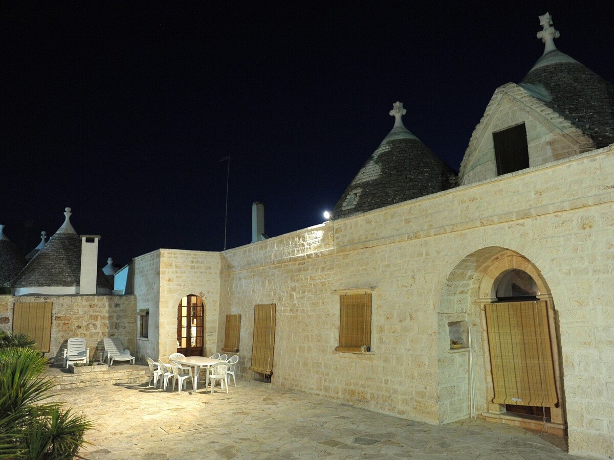 home with pool: Villa Giovanna Trullo in Ostuni