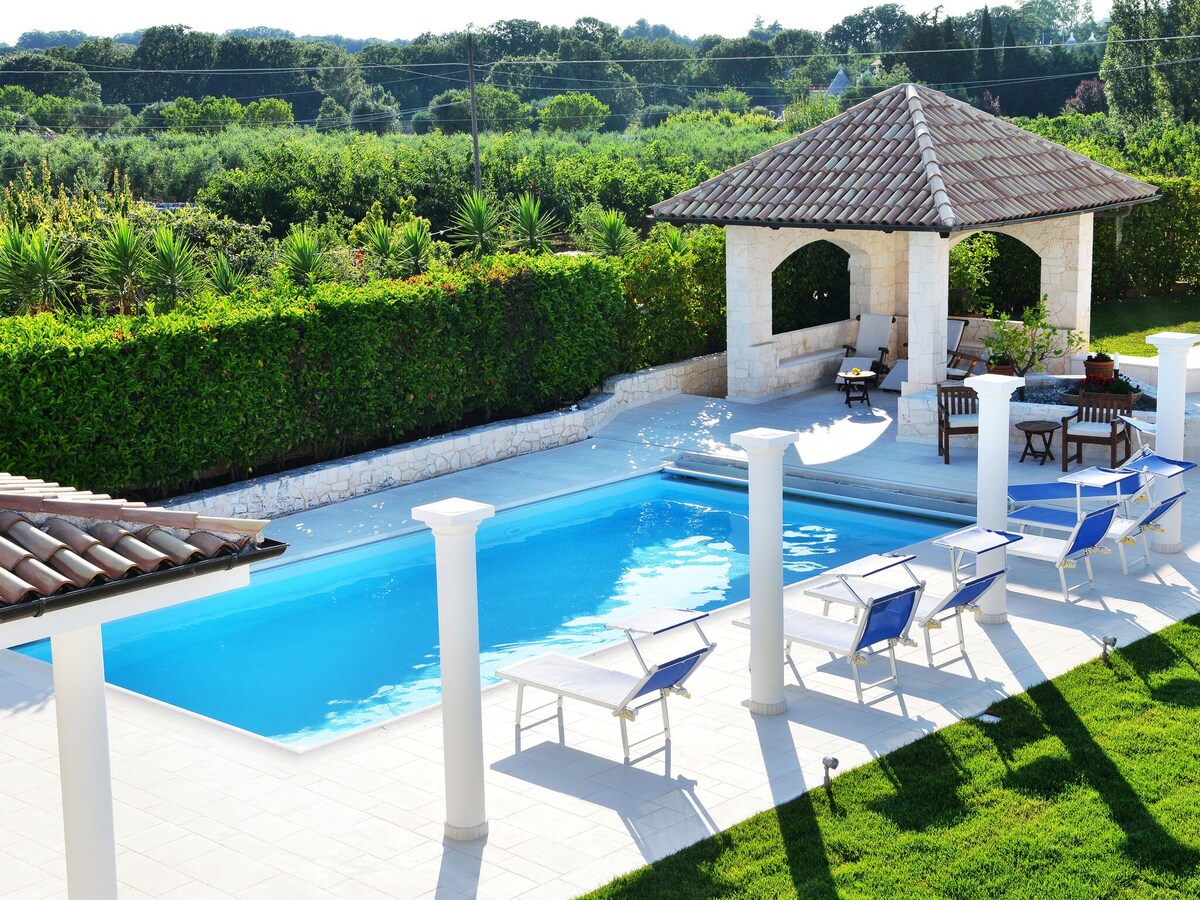 home with pool: Villa Giovanna Trullo in Ostuni