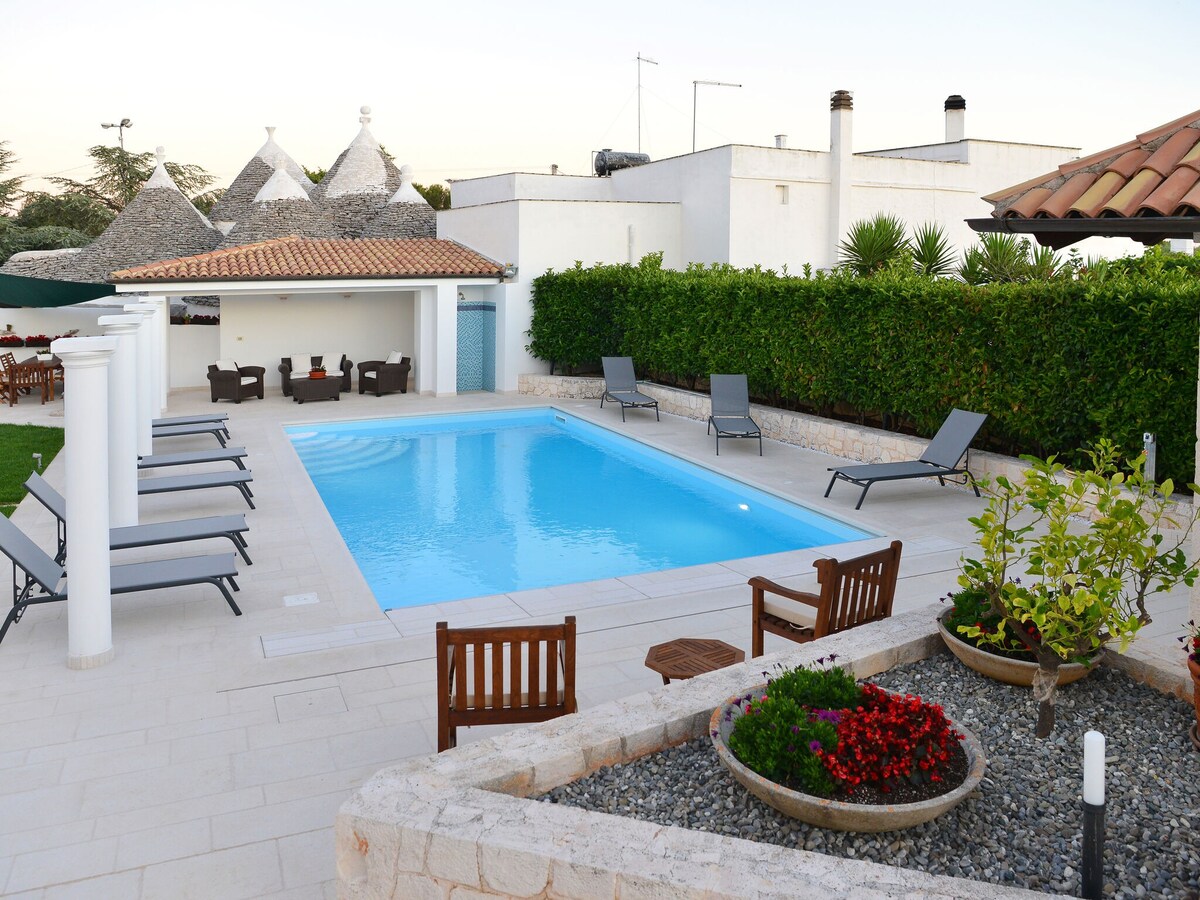 home with pool: Villa Giovanna Trullo in Ostuni