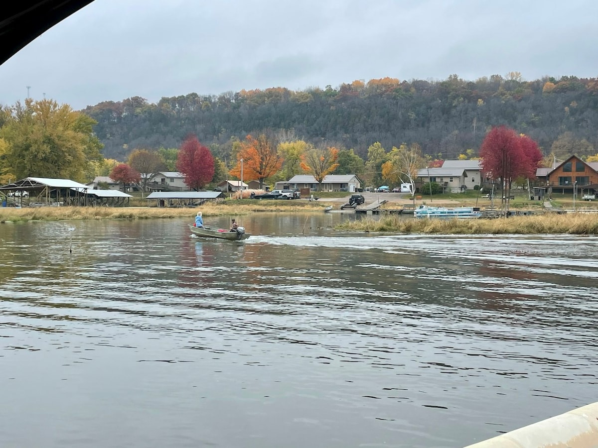 The Eagles Roost Resort & Marina: Cabin 10