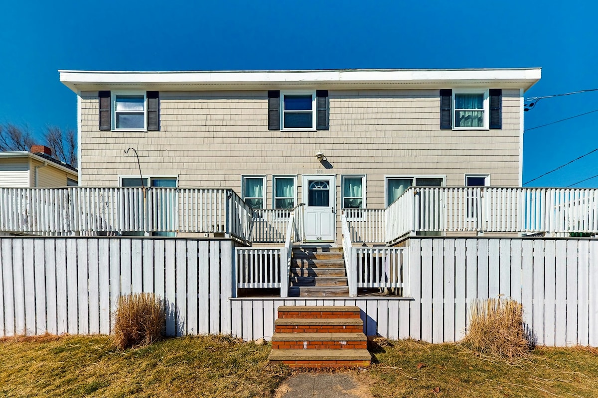 Dog-friendly 5BR beach retreat with large deck