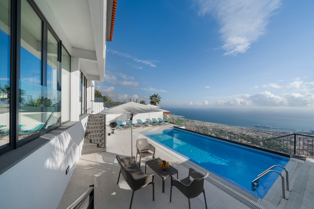 A balcony over Funchal and sea | Monte White House