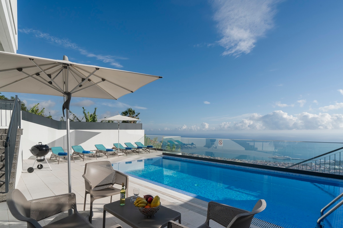 A balcony over Funchal and sea | Monte White House