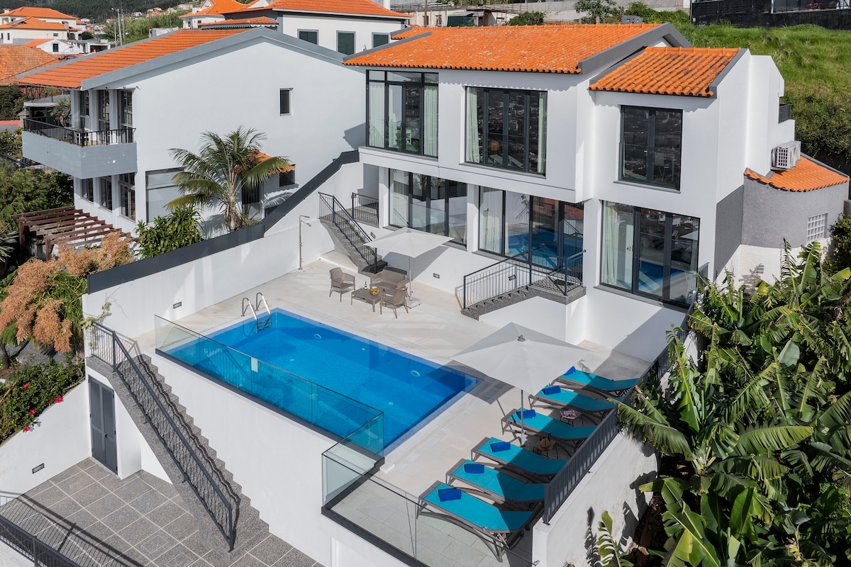 A balcony over Funchal and sea | Monte White House