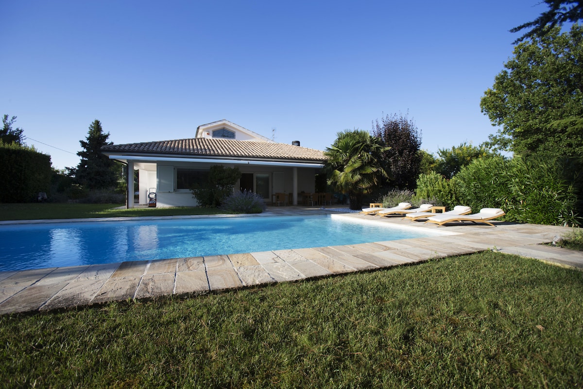 Villa Ibi- Camerano, villa with swimming pool