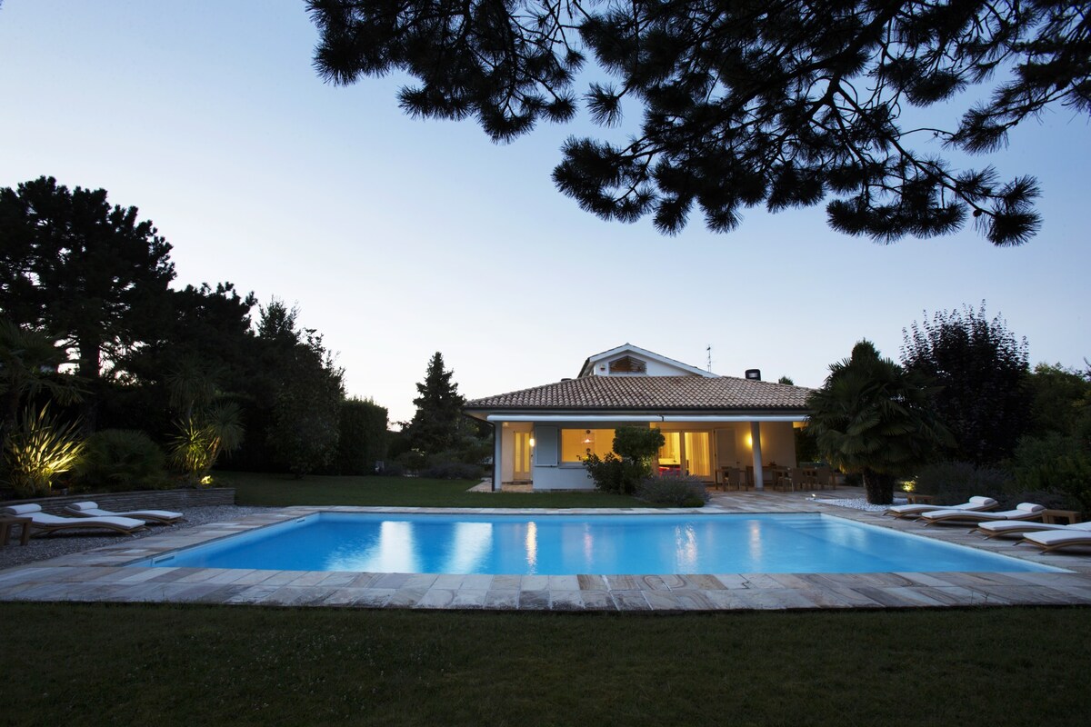 Villa Ibi- Camerano, villa with swimming pool