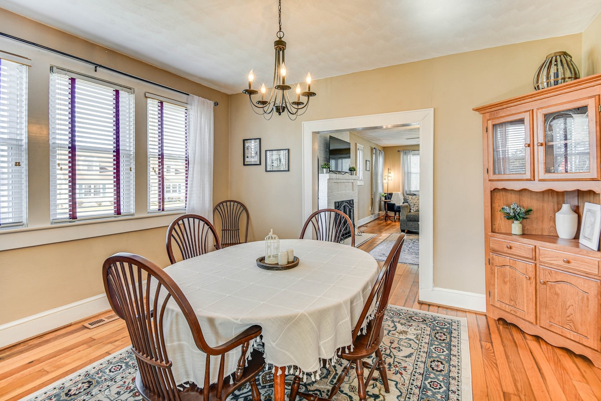 Charming Smithfield House: Walk to Downtown!