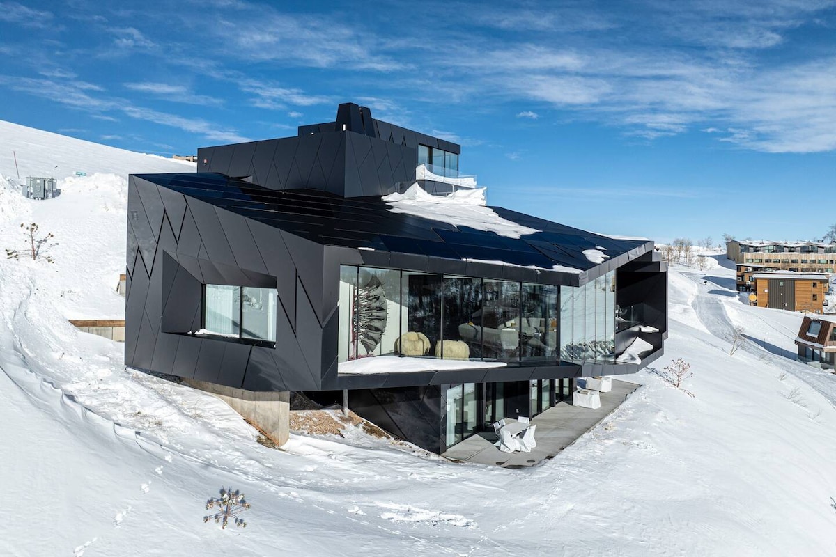 Top of the World Chalet | Ski In and Ski Out