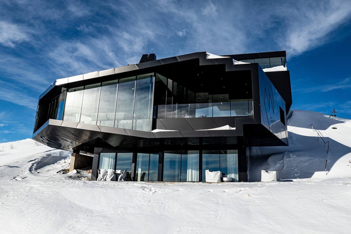 Top of the World Chalet | Ski In and Ski Out