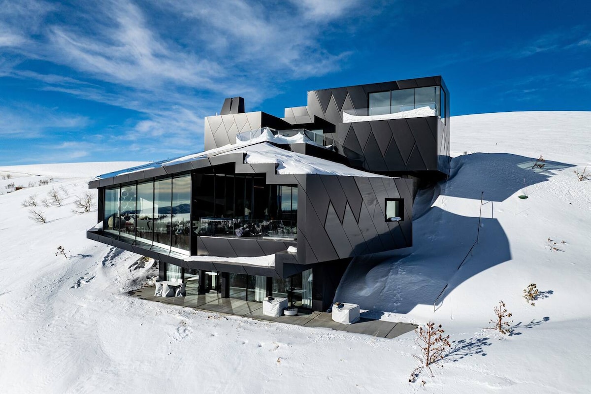 Top of the World Chalet | Ski In and Ski Out