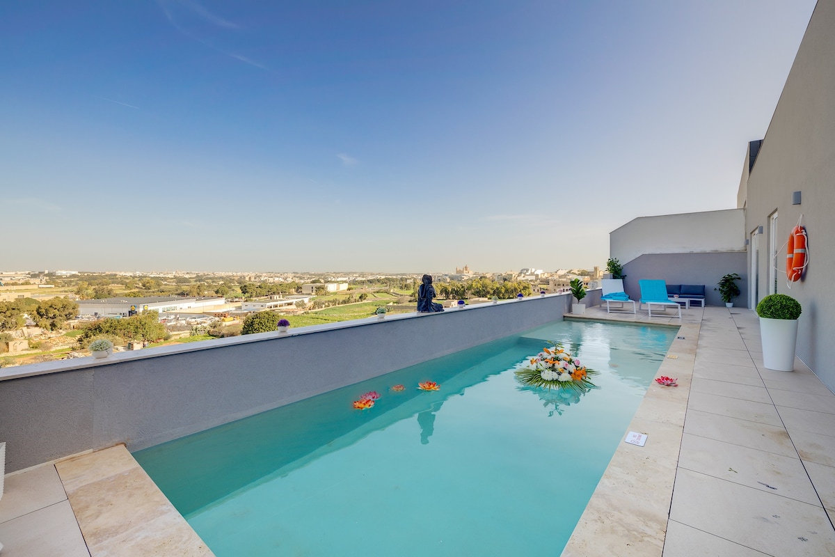 Superlative 3BR Penthouse, Private Pool and Views