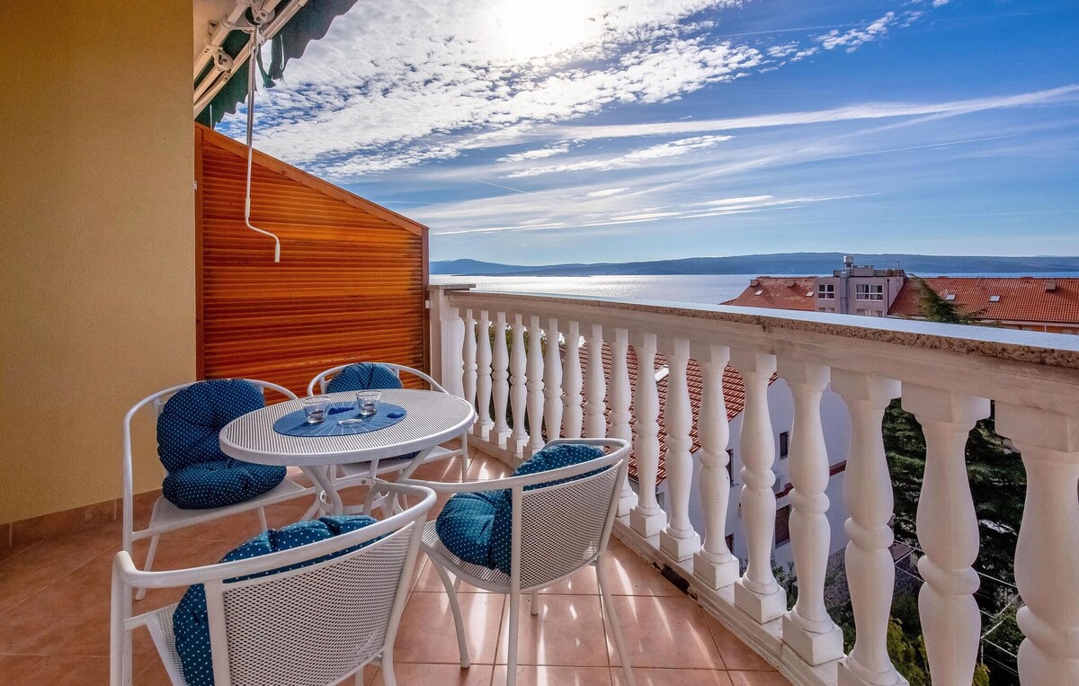 Stunning apartment in Crikvenica with hot tub