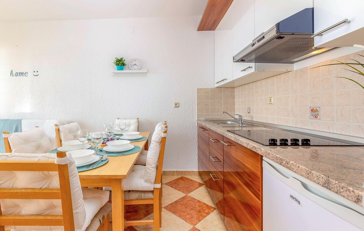 Cozy apartment in Crikvenica with kitchen