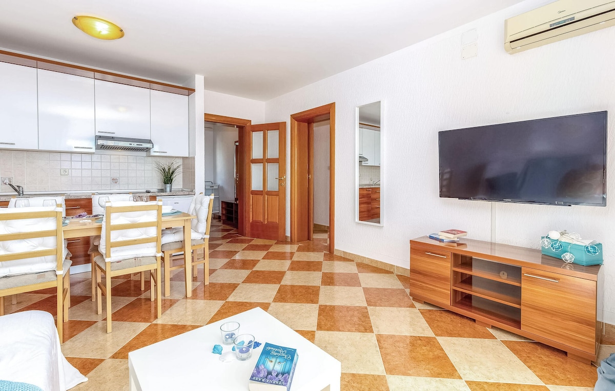Cozy apartment in Crikvenica with kitchen
