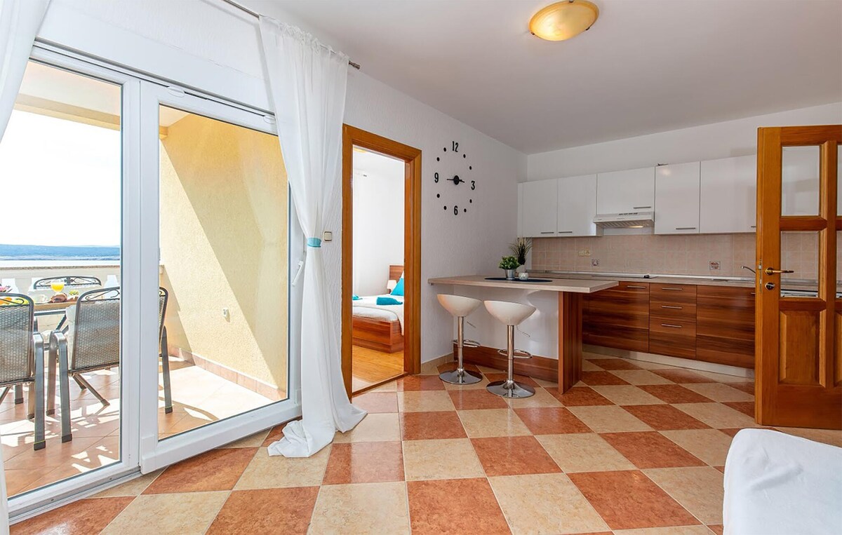 Awesome apartment in Dramalj with kitchen