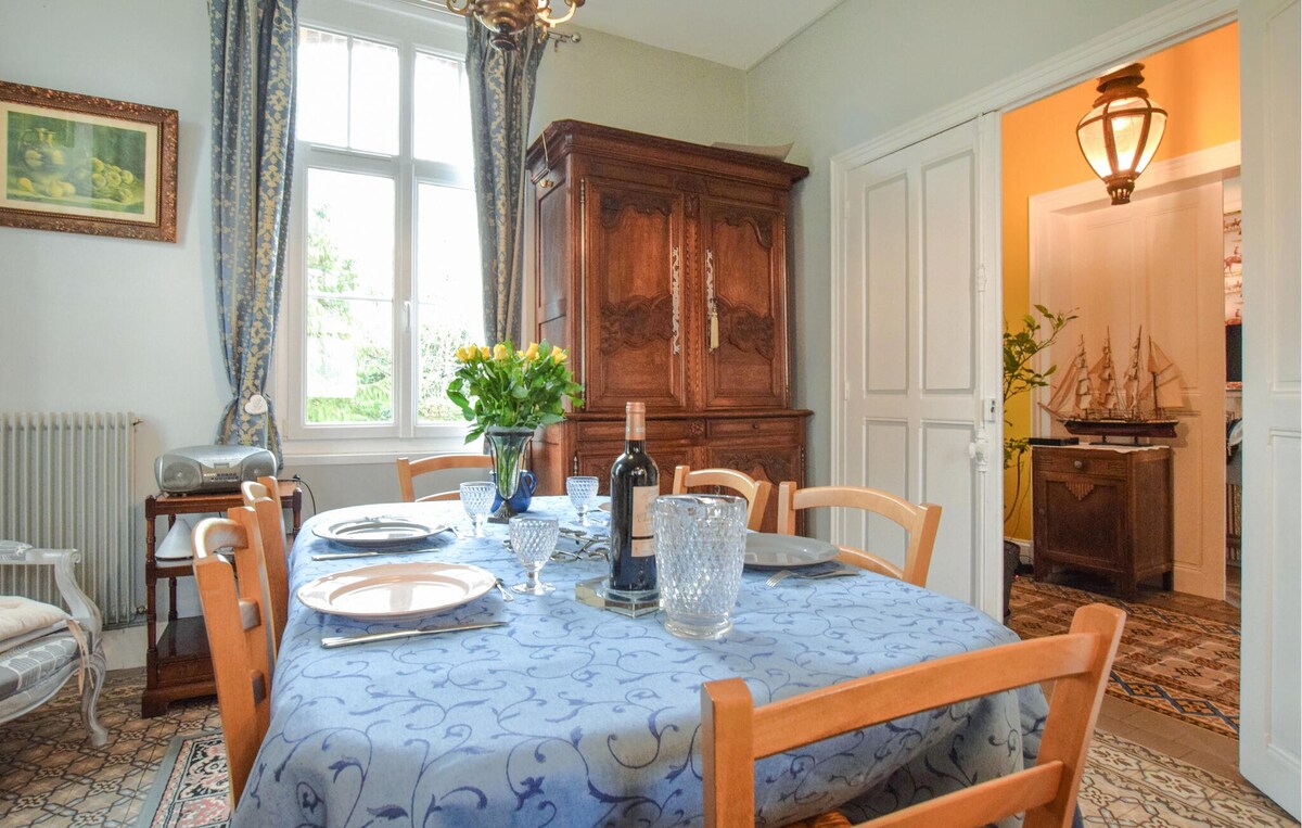 Nice home in Saint-Pierre-en-Auge with kitchen