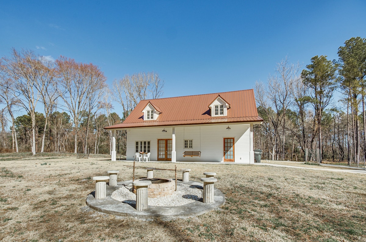 Spacious Lexington Home w/ Fire Pit: Hunt & Fish!