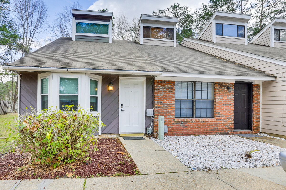 Updated Tallahassee Townhome: 3 Mi to Downtown!