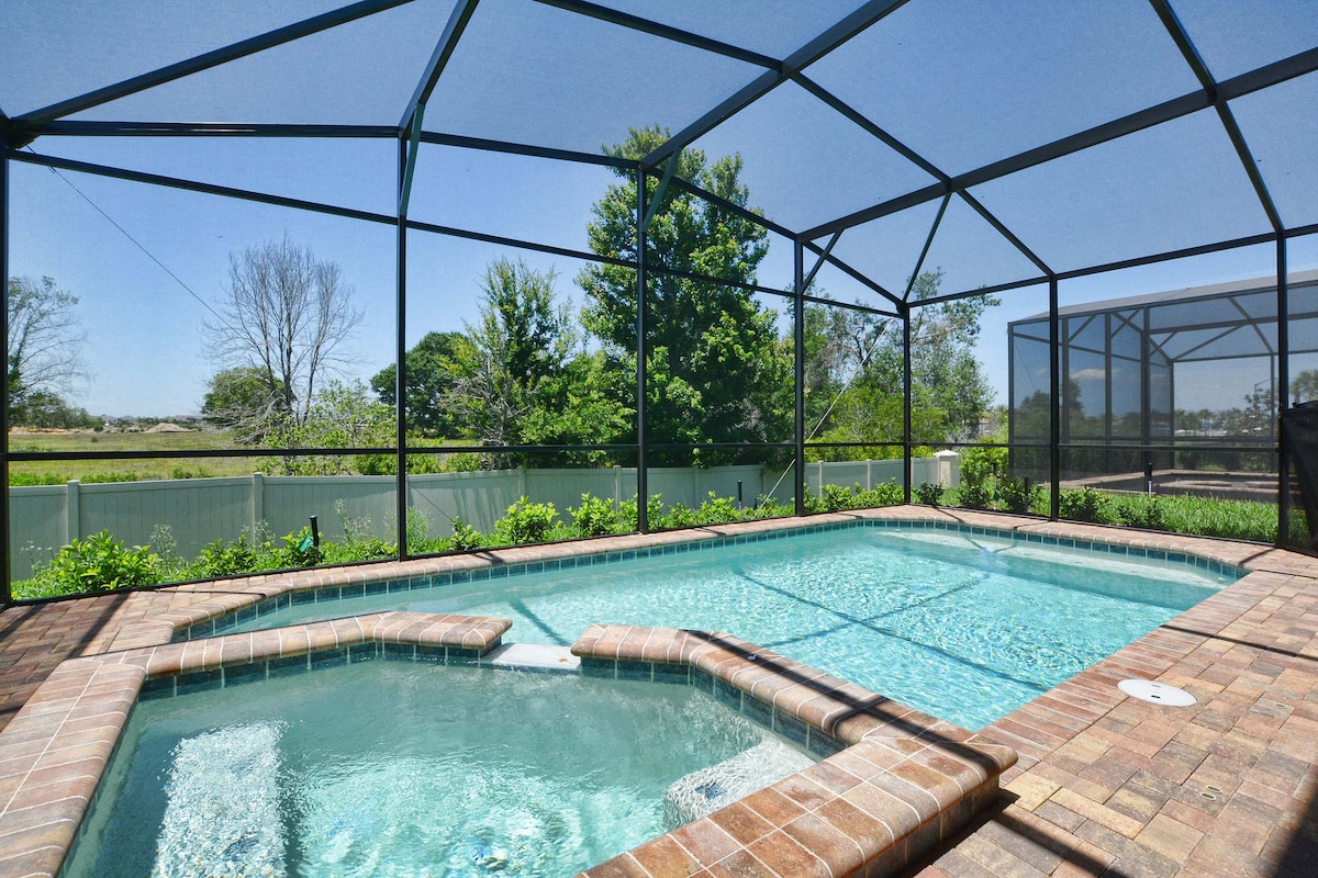 House w/pool and Spa in Windsor at Westside-3720WW