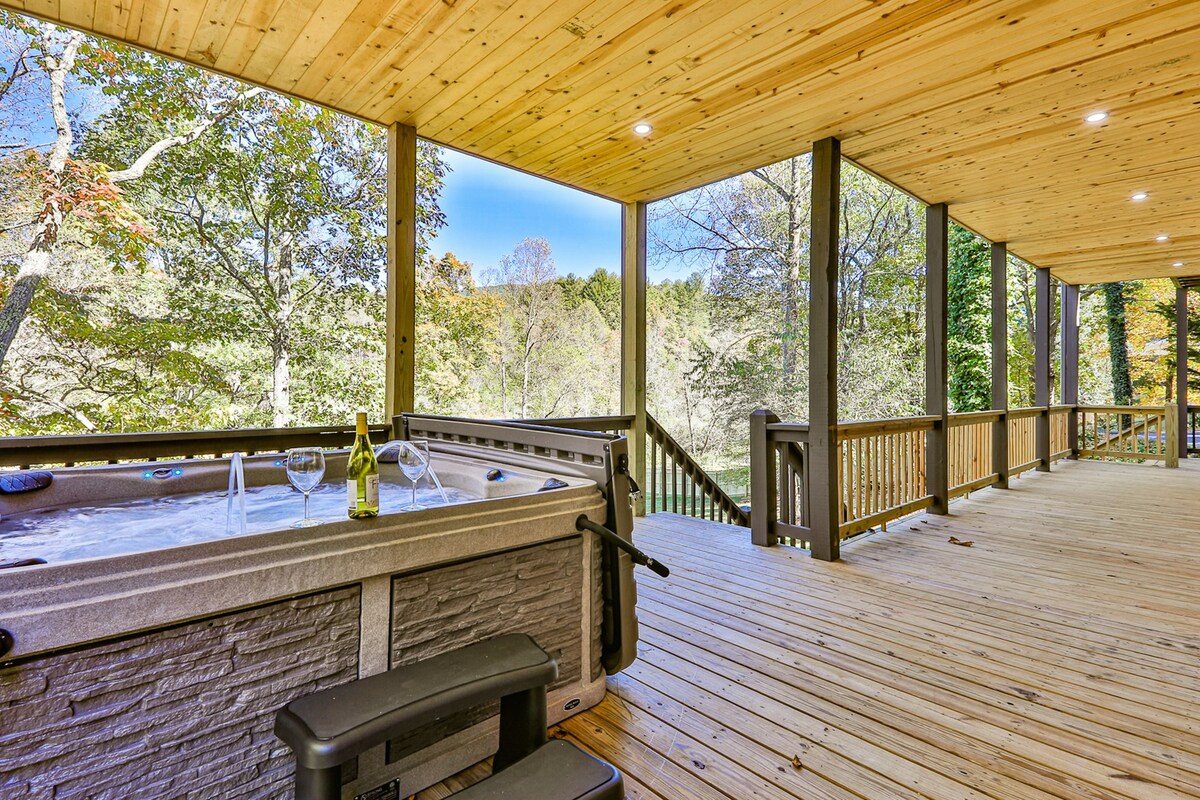 4BR riverfront cabin with hot tub, firepit, grill