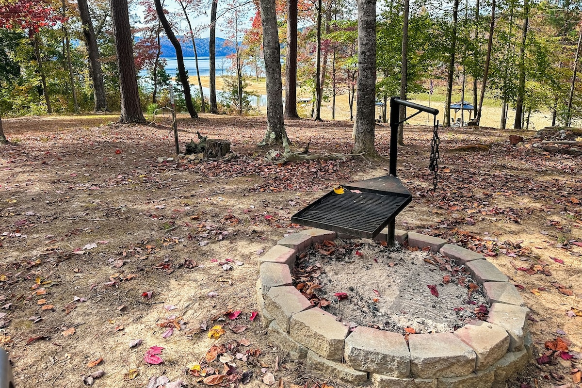 3BR lakefront home with dock, grill, & firepit