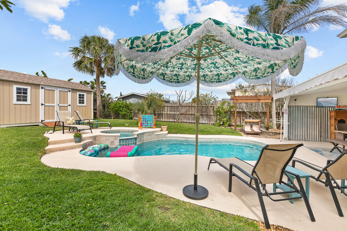 Retreat: 3 Bedroom, Pool, Hot Tub, Beach Access