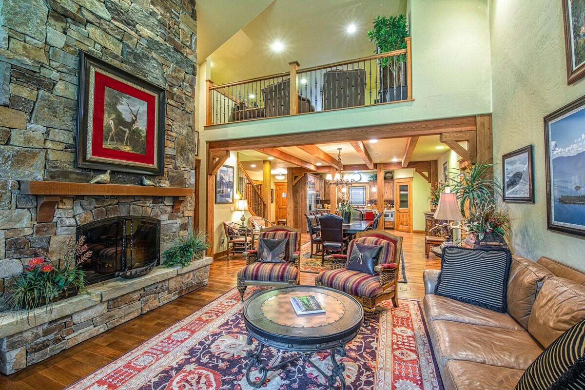 5BR scenic Idaho Club Lodge with gas fireplace