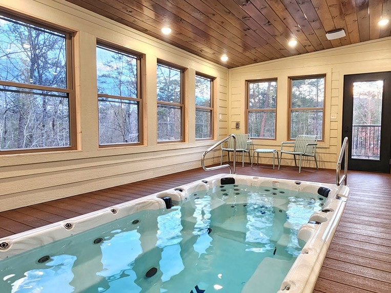 Luxe 4 BR~Sleeps 14~Swim Spa~Hot Tub~Fireplace