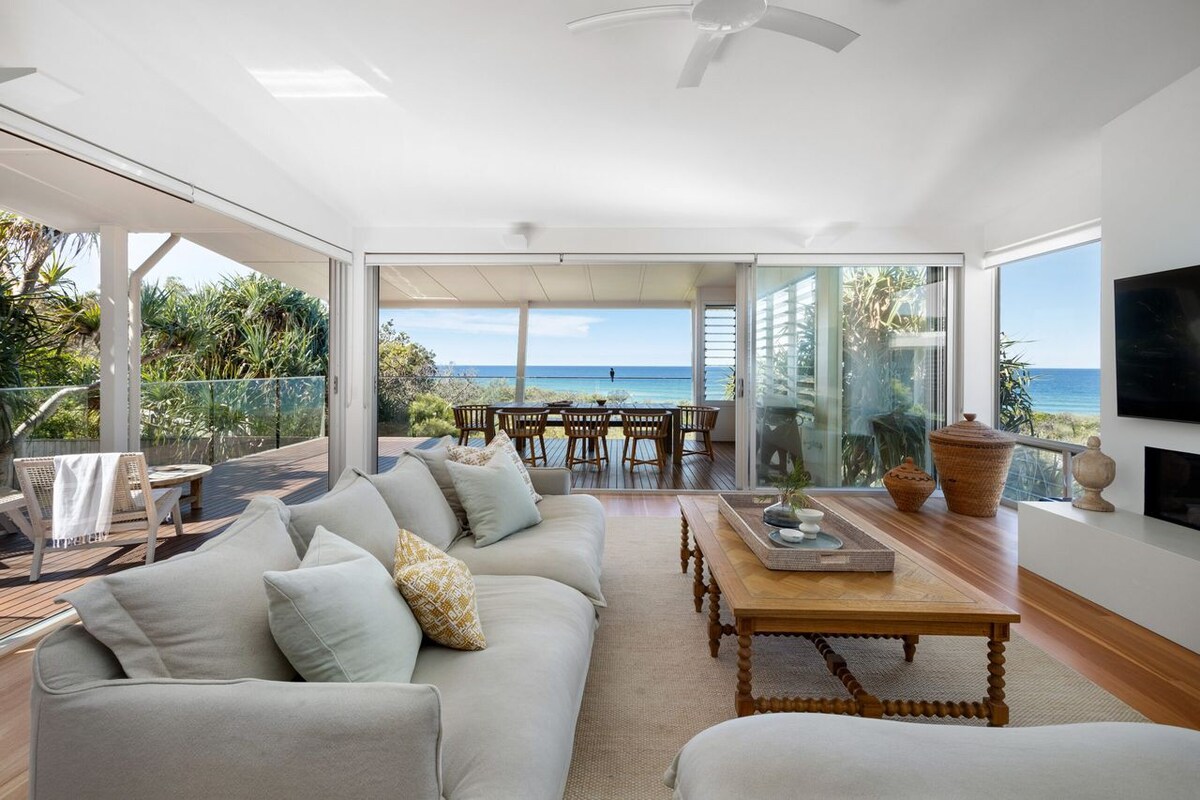 24 Noosa Dunes - Beachfront Luxury Home