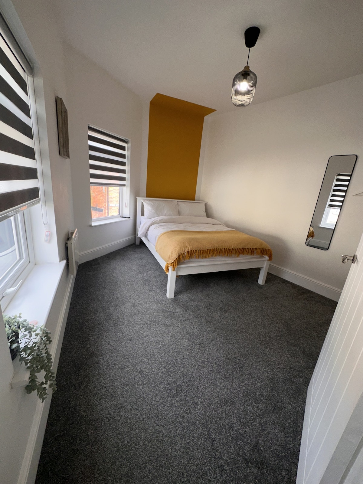 Elegant 6 sleeper apartment ideally located