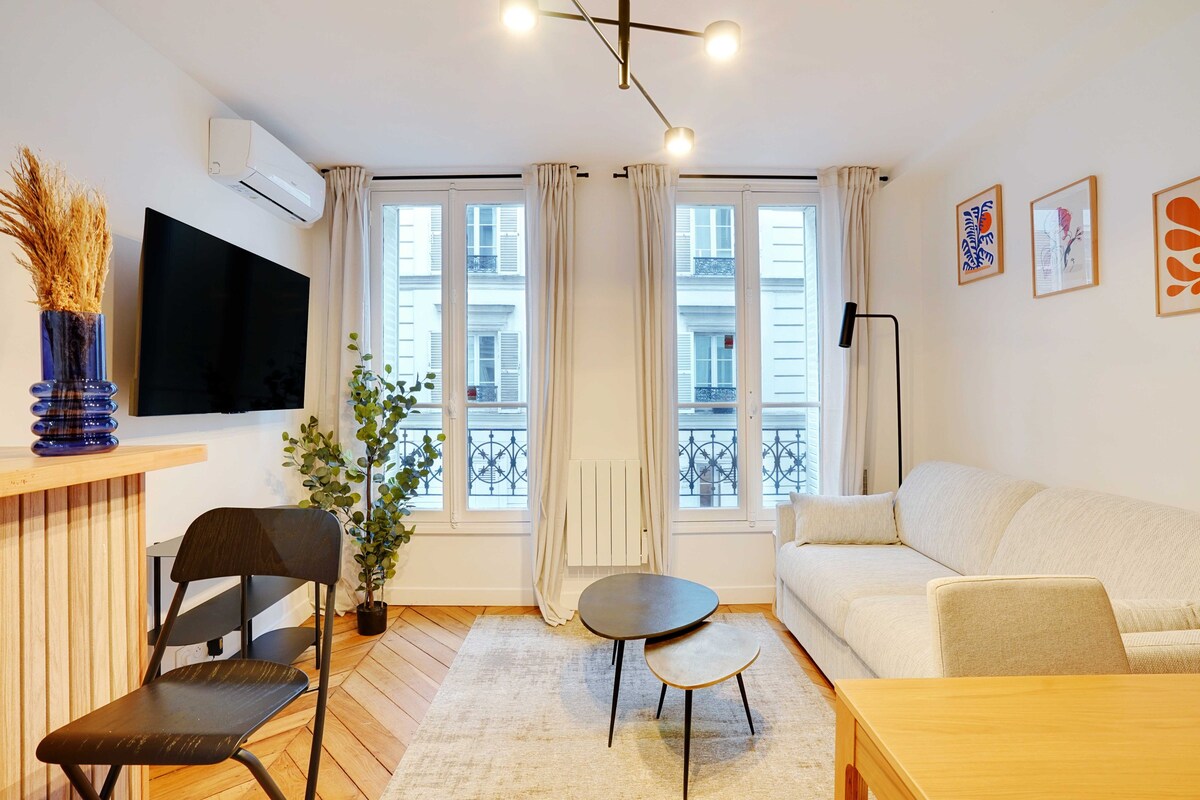 Charming refuge at few steps from the Sacré Coeur